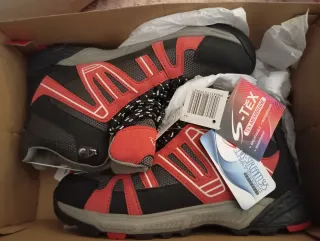 Botas de trekking mujer grises y rojas