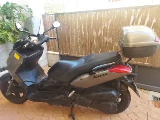 Yamaha Maxiscooter Automática Negra