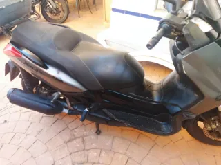 Yamaha Maxiscooter Automática Negra