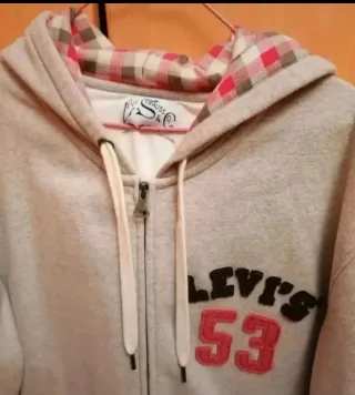 Chaqueta Levi's Gris con Rosa