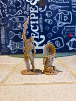 SOLDATINI IN PLASTICA TIHONFIGUREN,INDIANI RIUNITI