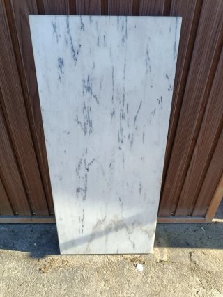 Pie de maquina de coser alfa con marmol o madera