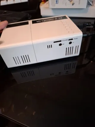 Mini proyector S2 con mando de Shein