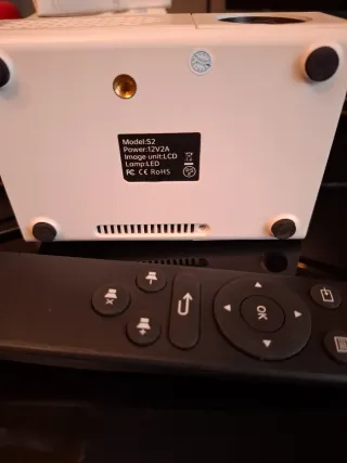 Mini proyector S2 con mando de Shein