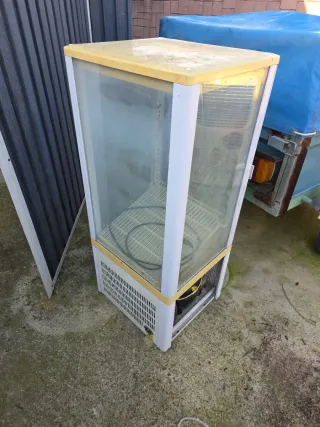 Nevera expositora vertical cristal