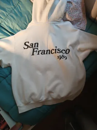 Sudadera Bershka Blanca con Estrella Plateada