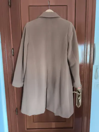 Abrigo de paño beige