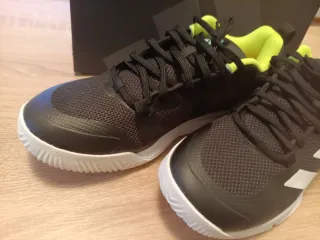 Zapatillas Adidas Negras y Amarillas