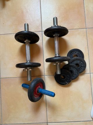 Mancuernas cuatro de 2kg y 4 de 1kg + Rueda Abdom.