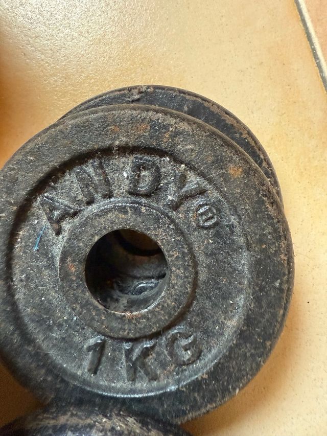 Mancuernas cuatro de 2kg y 4 de 1kg + Rueda Abdom.