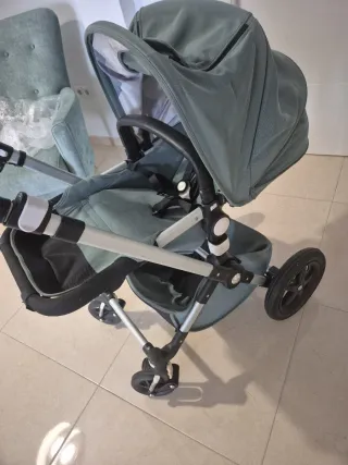 Carrito de bebé verde