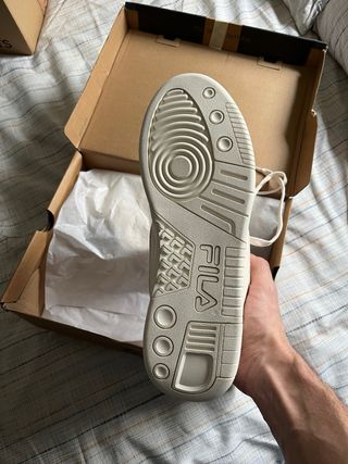 Zapatillas Fila Beige/Blanco Nuevas