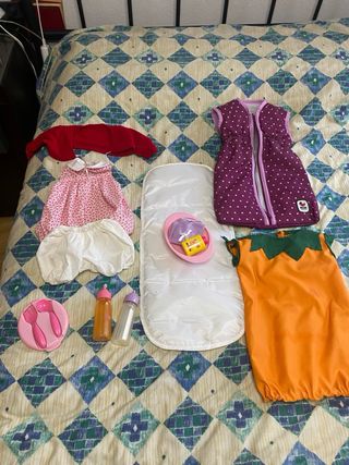 Carrito de muñecas con muñeca bebé