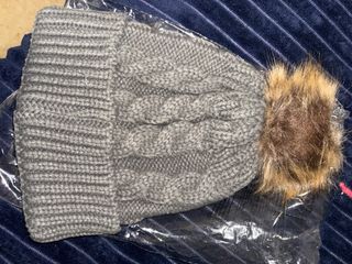 Gorro de lana tejido con pompón