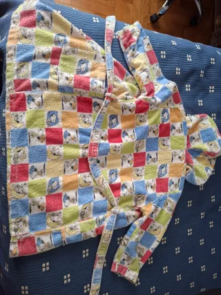 Bata de baño infantil con estampado