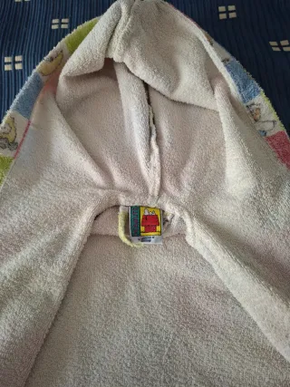 Bata de baño infantil con estampado