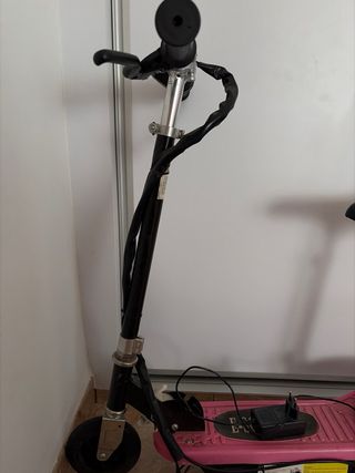 Patinete Eléctrico Rosa con Asiento