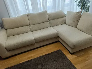 Sofá Chaise Longue Beige,tres plazas,recosdable .