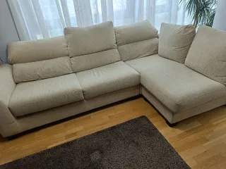 Sofá Chaise Longue Beige,tres plazas,recosdable .