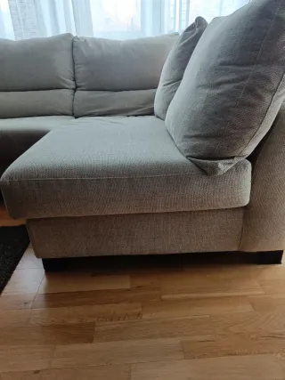 Sofá Chaise Longue Beige,tres plazas,recosdable .