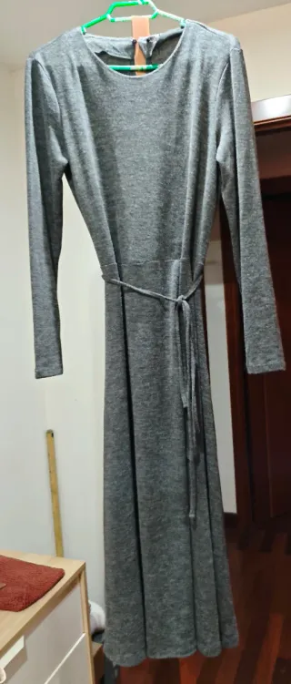 Vestido largo gris Zara