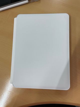 Teclado magnético con retroiluminación y trackpad