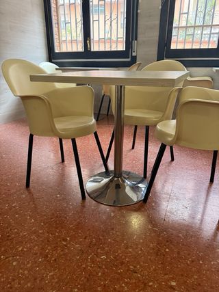 Mesas y Sillas de Cafeteria