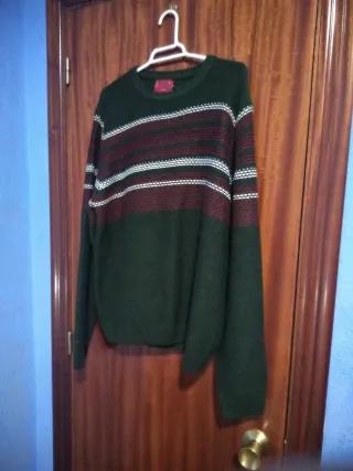 Jersey de punto verde con rayas