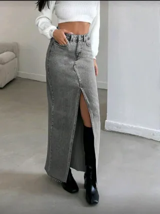 Falda vaquera larga gris con abertura