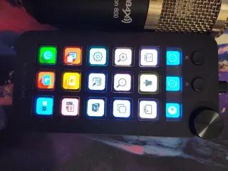 Stream Deck y Micrófono Profesional