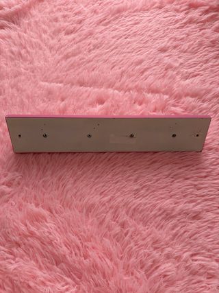 Perchero infantil rosa con corazones