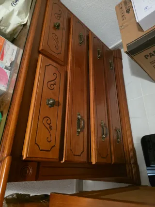 Letto 90cm in rovere con comodino, specchio e cassettiera.