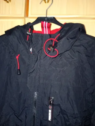 Abrigo impermeable Prozis negro mujer