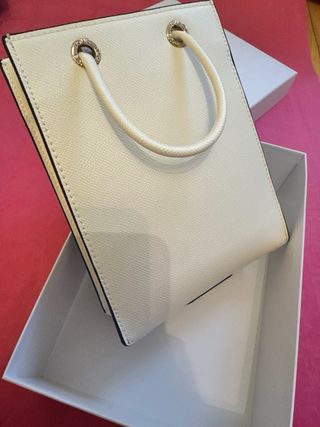 Bolso comprado en Hacoo Blanco con Oso