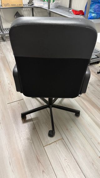 Silla de oficina con ruedas