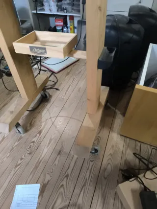 Atril de madera artesanal