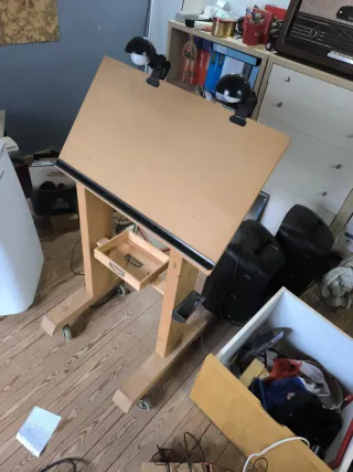 Atril de madera artesanal