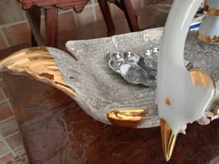 Centro de mesa cisne con 2 ceniceros