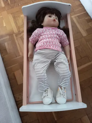 Litera de madera para muñecas