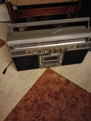 Radio Cassette Boombox Plata y negro