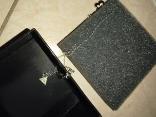 Set collana e orecchini Guess