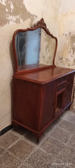 Vetrina in legno e vetro