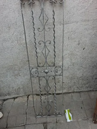 Reja de hierro forjado decorativa