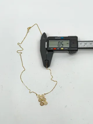 Gargantilla corta cadena fina oro 18kt chapitas