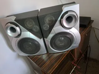Altavoces Philips Negros y Plateados