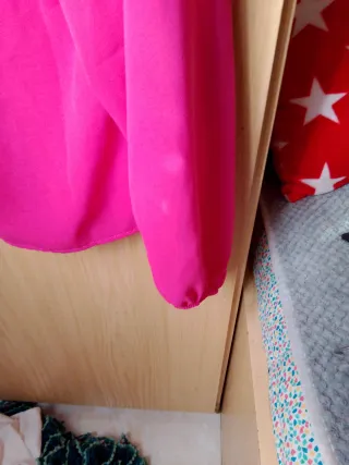 Camicetta elegante fucsia con catena