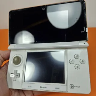 Nintendo 3DS Bianco con Stylus e Cavo
