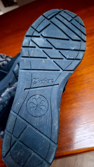 Stivaletti Skechers neri con pelliccia