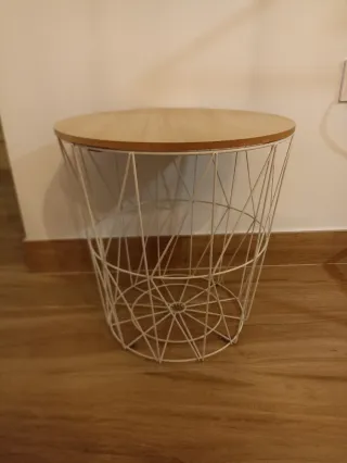 Mesa auxiliar metálica con tapa de madera