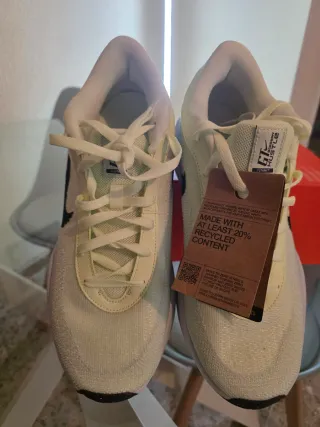 Nike Hustle Academy Beige/Negro